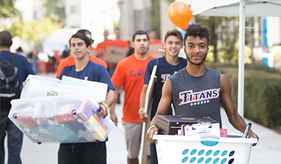 students moving into dorms